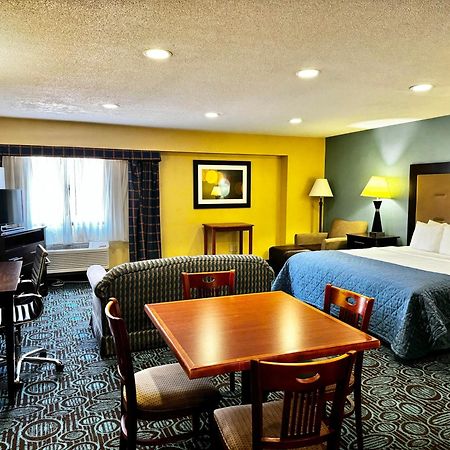 Regency Inn & Suites New London Mystic Eksteriør billede