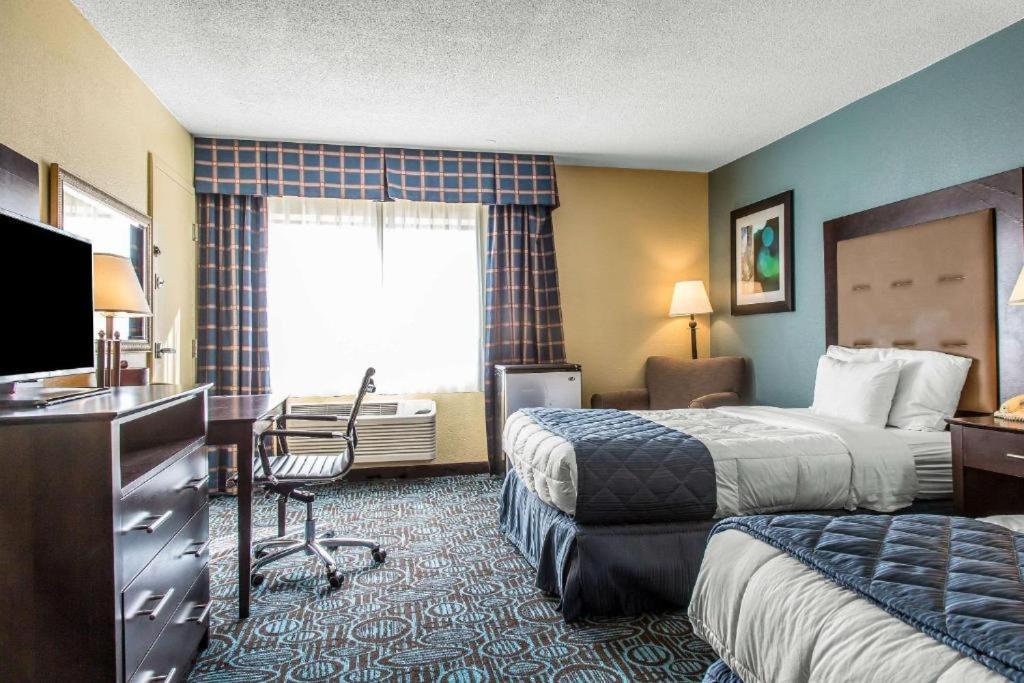 Regency Inn & Suites New London Mystic Eksteriør billede