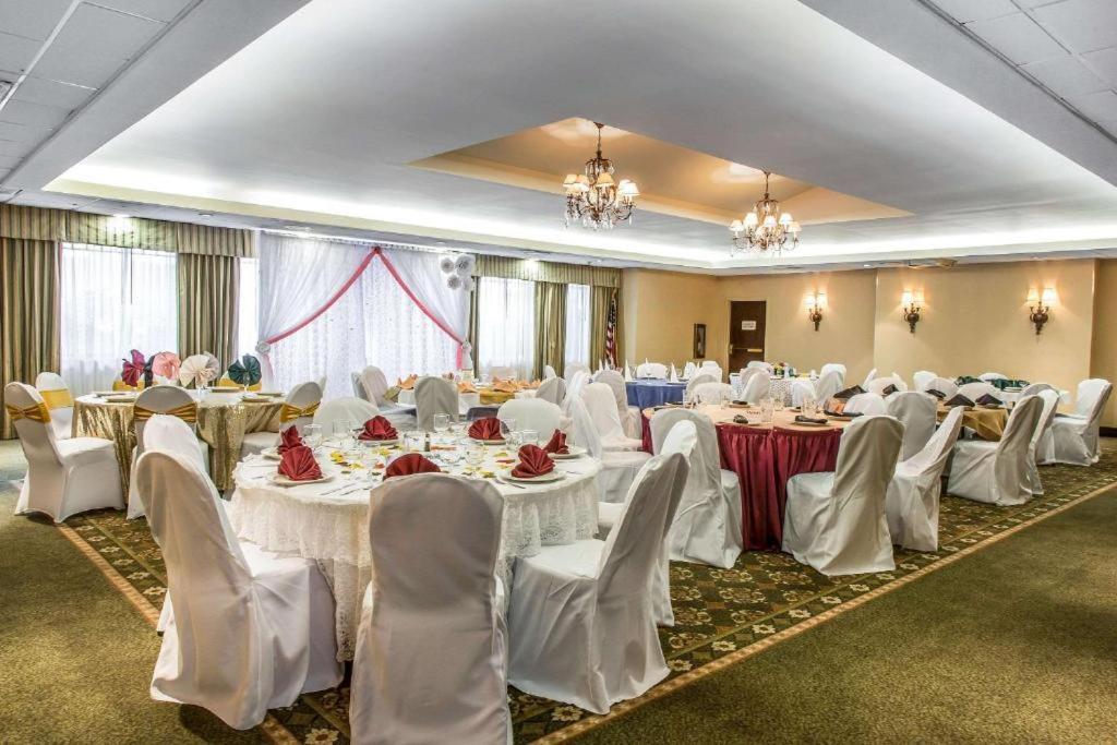 Regency Inn & Suites New London Mystic Eksteriør billede