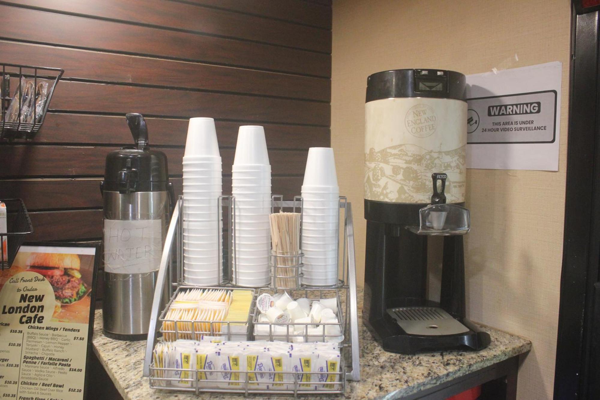 Regency Inn & Suites New London Mystic Eksteriør billede